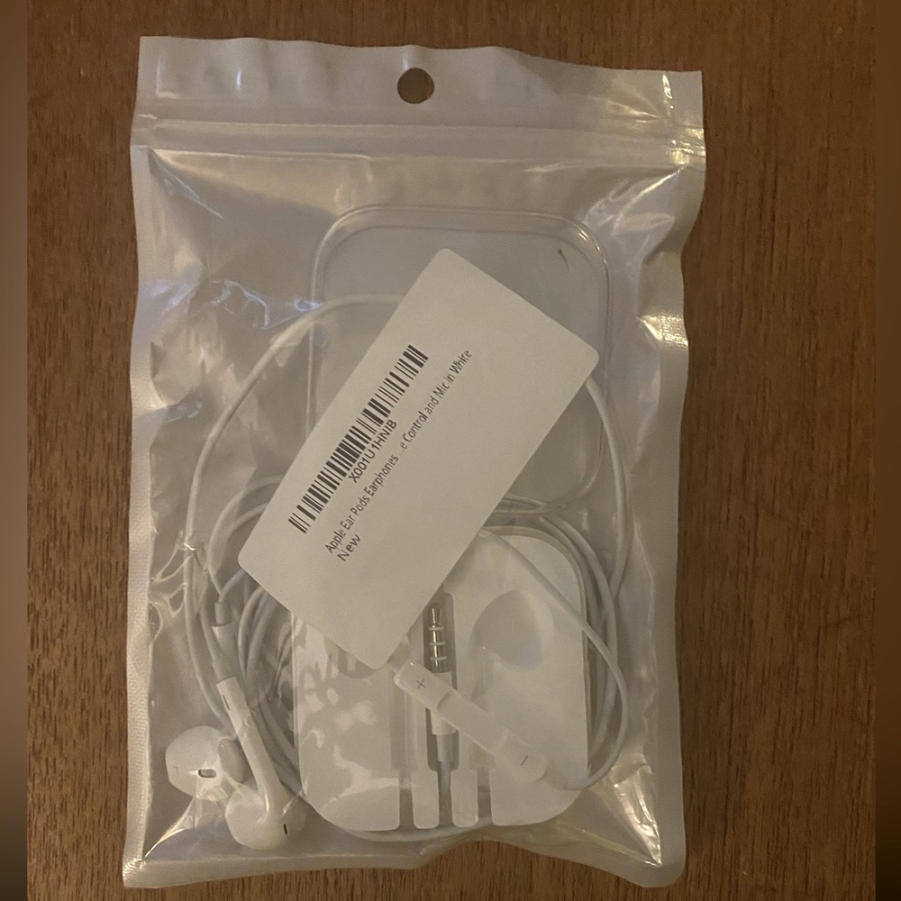 White Apple Ear Pods with 3.5mm Headphone Plug